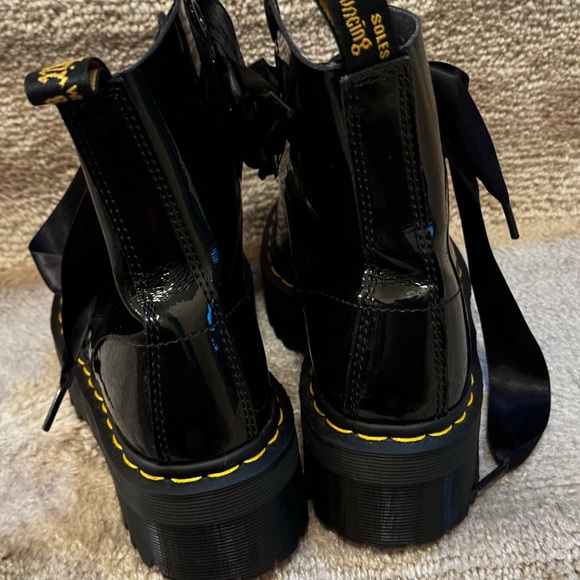 Retro Dr. Martens boots. Patent leather, platform boots with ribbon laces Size 6 - Picture 3 of 5